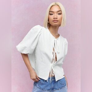 Missguided + White Textured Tie-Front Puff Sleeve Blouse